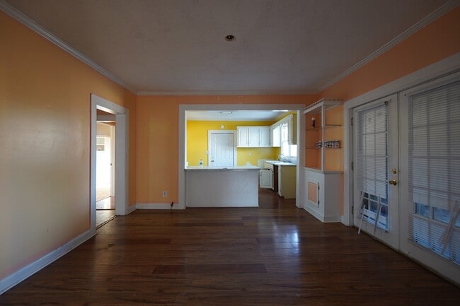 Building Photo - 606 W Tunstall St