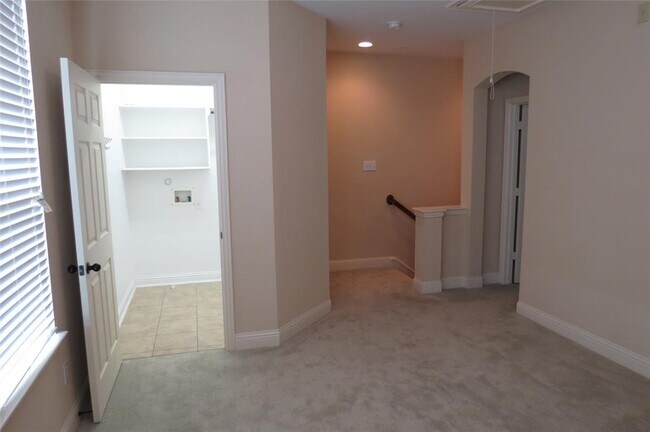 Building Photo - 756 S Greenville Ave
