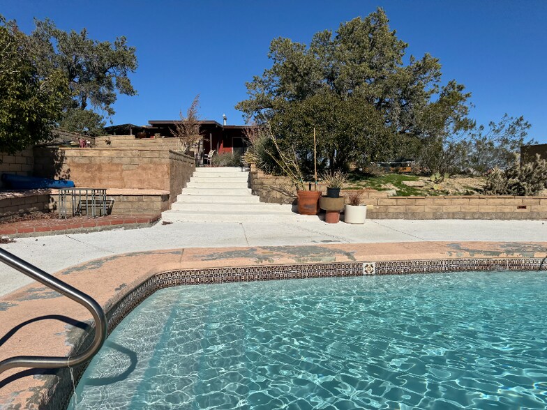 Building Photo - 70625 Granite Ln