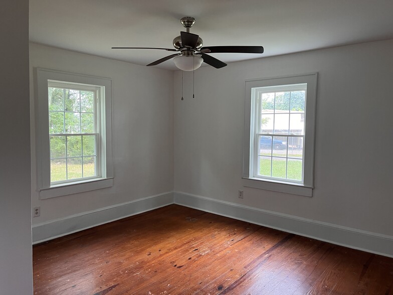 Bedroom 2 - 1095 W Main St