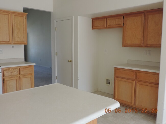 Building Photo - Fall St., Fernley