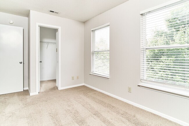 Building Photo - 3 BD + Loft in HSE Schools!