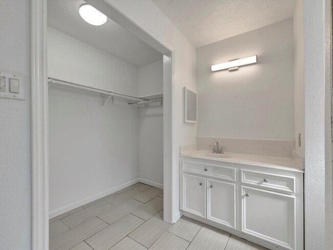 Building Photo - 2515 Northern Dr