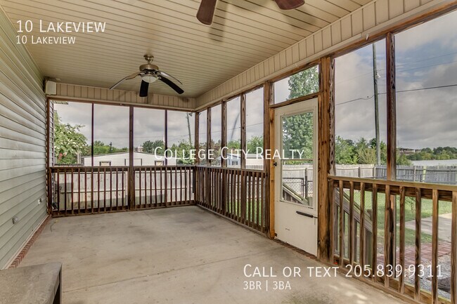 Building Photo - 10 Lakeview