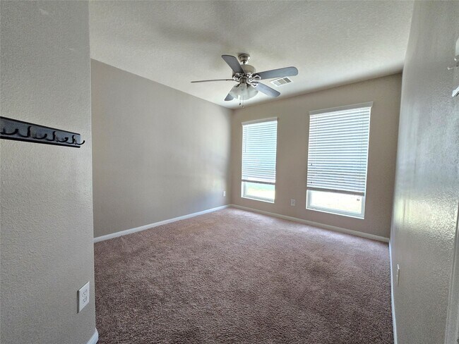 Building Photo - 9924 Lace Flower Way