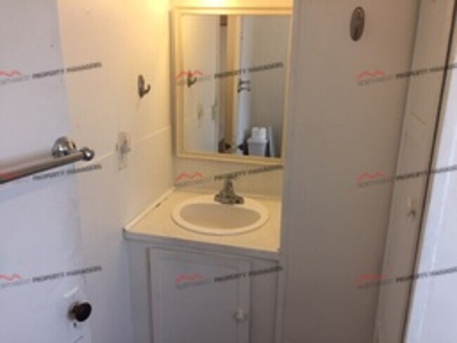 Building Photo - STATUS: *AVAILABLE* ** | R112 | $1495