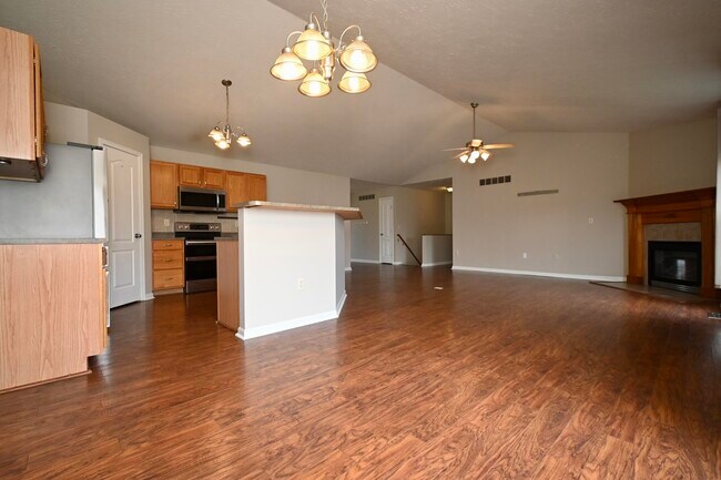 Building Photo - 5898 Ethan Dr