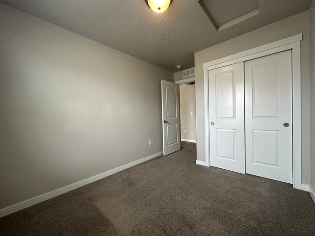 Building Photo - 3bed, 2bath, 1216sq.ft. 2-car garage home in Caldwell (Windsor Creek)