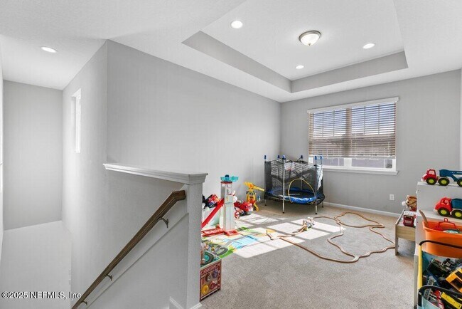 Building Photo - 712 Cherry Elm Dr