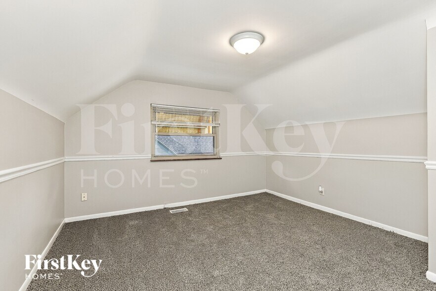 Building Photo - 1494 Clovernoll Dr