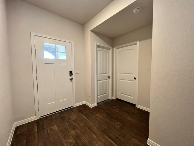 Building Photo - 20000 Price Daniel Dr