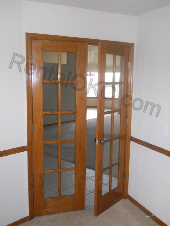Building Photo - 3 Bed 2 Bath + Office in Moore School dist...