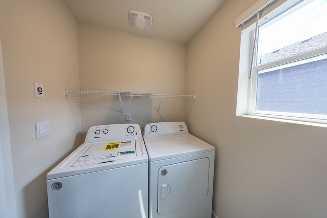 Building Photo - 3 bedroom home in Ridgefield w/ AC - Built in 2024