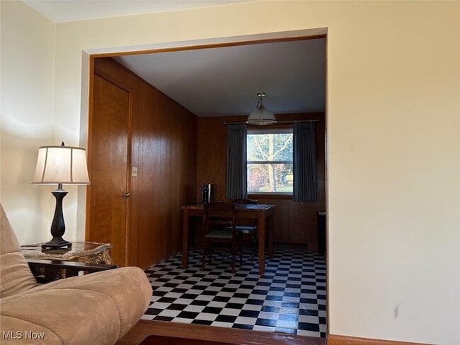 Building Photo - 168 Valley View Dr