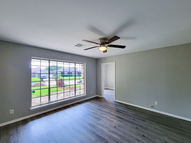 Building Photo - 3919 Hickok Ln