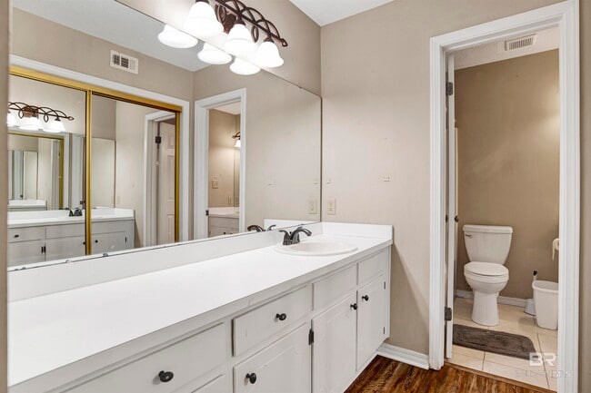 Building Photo - 200 Parma Dr