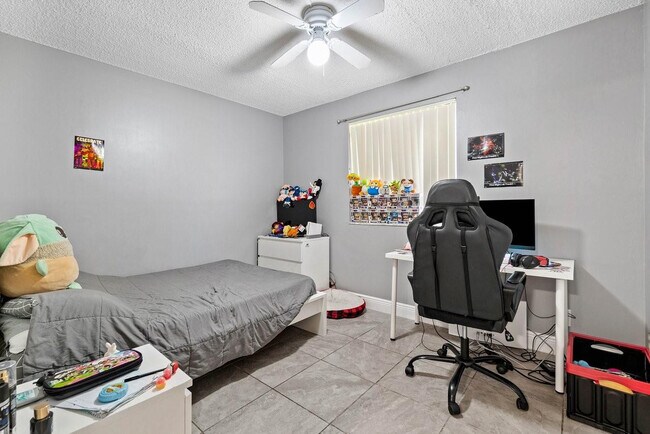 Building Photo - 1831 NW 94th Ave