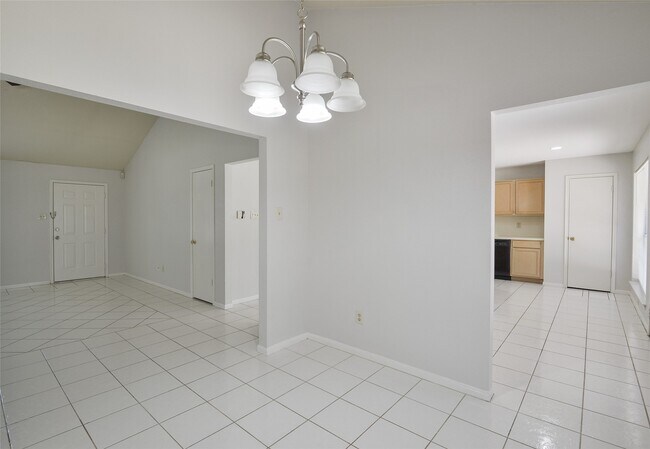 Building Photo - 2311 Old Oak Ln