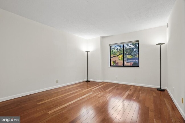 Building Photo - 5904 Mt Eagle Dr