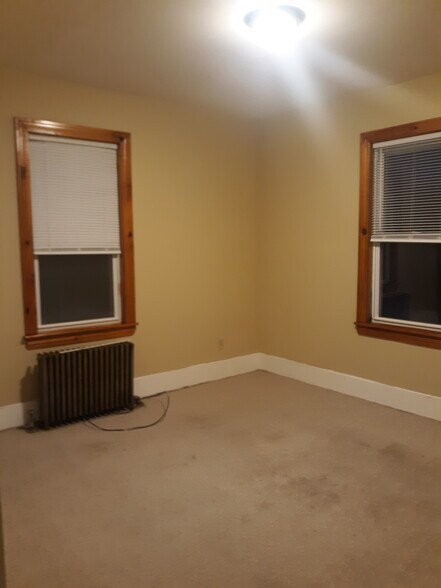 Bedroom - 70 Humphrey St