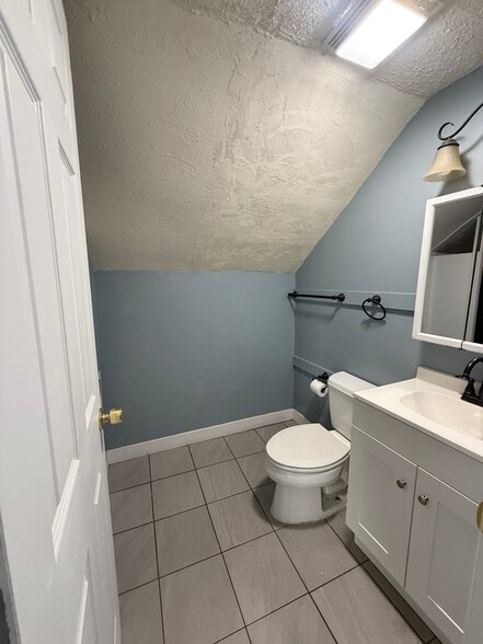 Building Photo - 825 Grand Ave