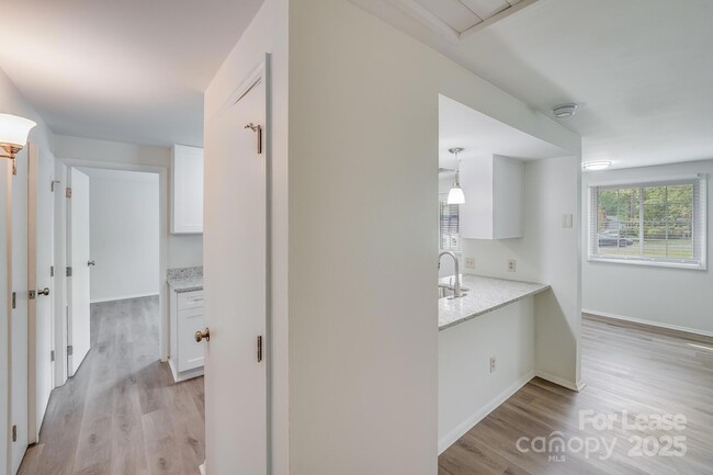 Building Photo - 5001 Forest Mountain Ct