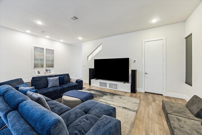 Building Photo - 2204 Cortijo Pl