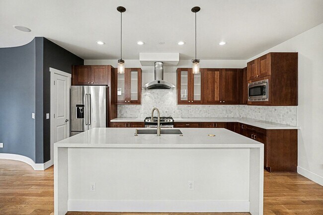 Building Photo - Gorgeous 3 bed 3.5 bath Home Available in Platt Park!