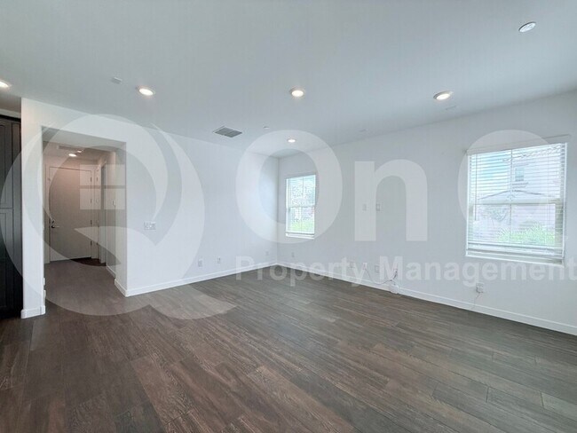 Building Photo - 4077 S Sabrina Dr
