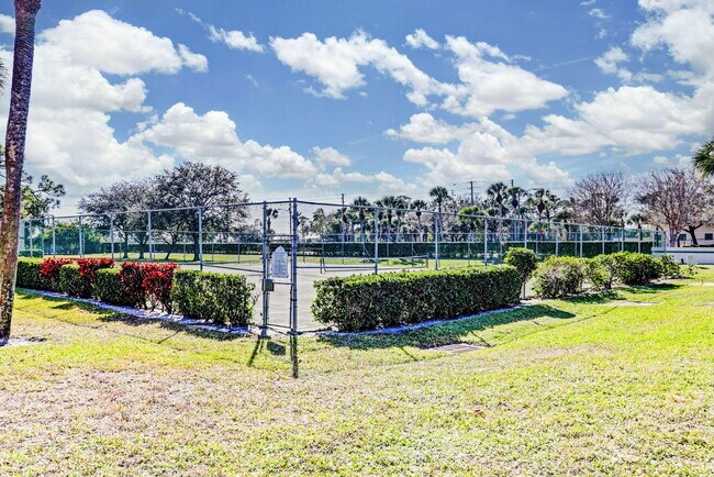 Building Photo - 6299 Chasewood Dr