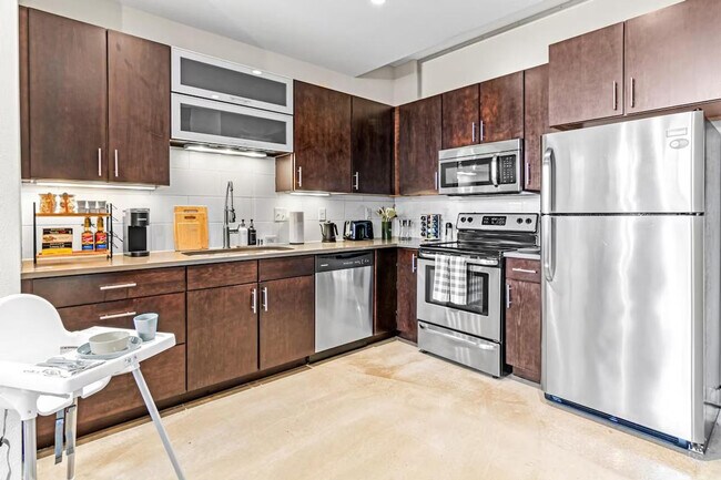 Building Photo - 606 N Washington Ave