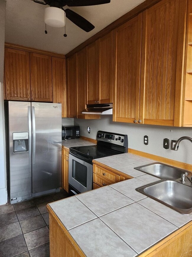 Building Photo - 2 bedroom with 1 bath
