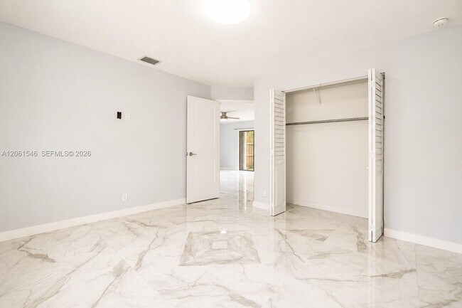 Building Photo - 2611 SW 13th Ave