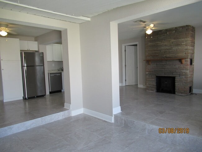 Building Photo - 3330 S Peninsula Dr