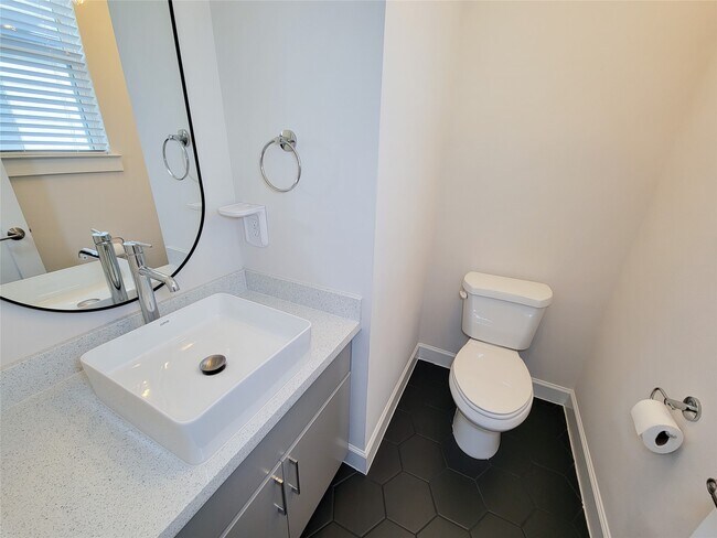 Building Photo - 845 Fisher St