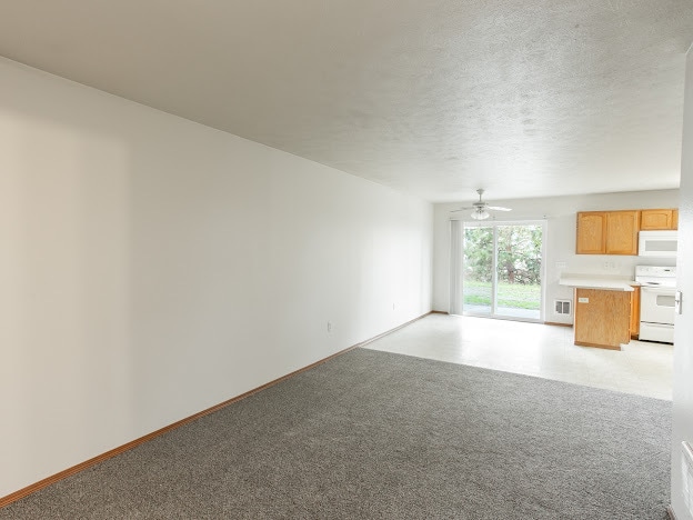 Building Photo - 1609 E Hartson Ave