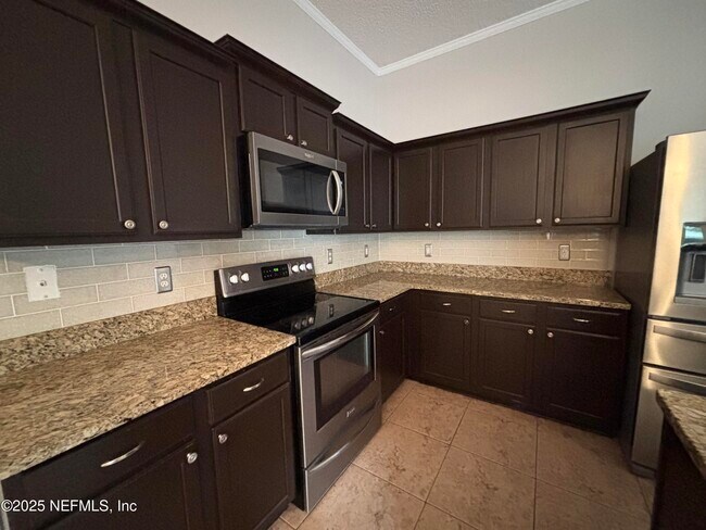 Building Photo - 9612 Clinton Corners Dr