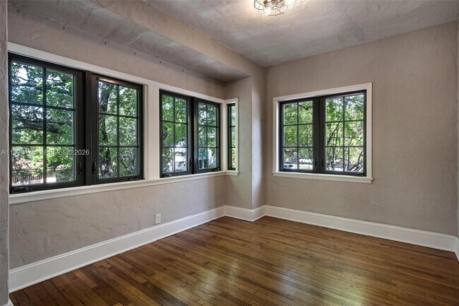 Building Photo - 447 Giralda Ave