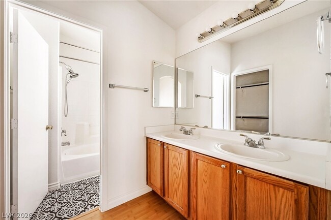 Building Photo - 11000 Vallerosa St