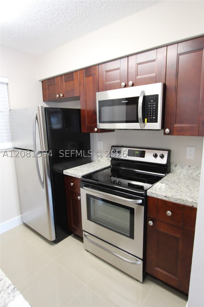 Building Photo - 2880 N Oakland Forest Dr