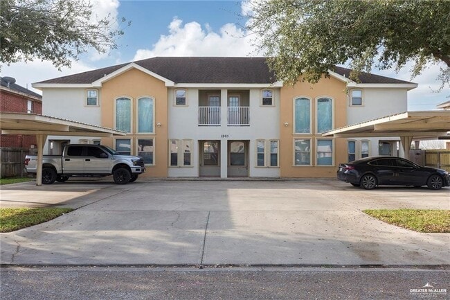Primary Photo - 11 W Kiwi Ave