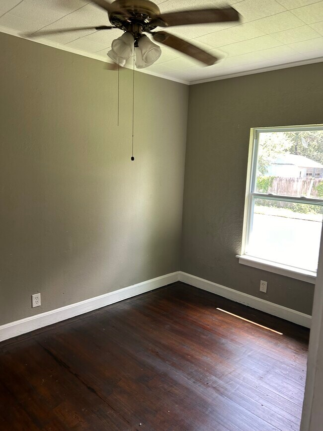 Building Photo - 115 E Lattin St