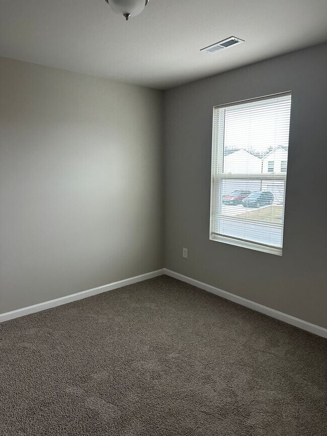 Building Photo - Beautiful 3-bedroom, 2.5-bath home in Greensboro