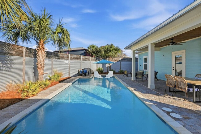 Building Photo - 21310 Pompano Ave