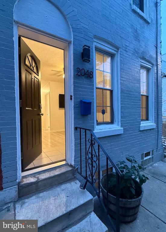 Building Photo - 2048 N Darien St