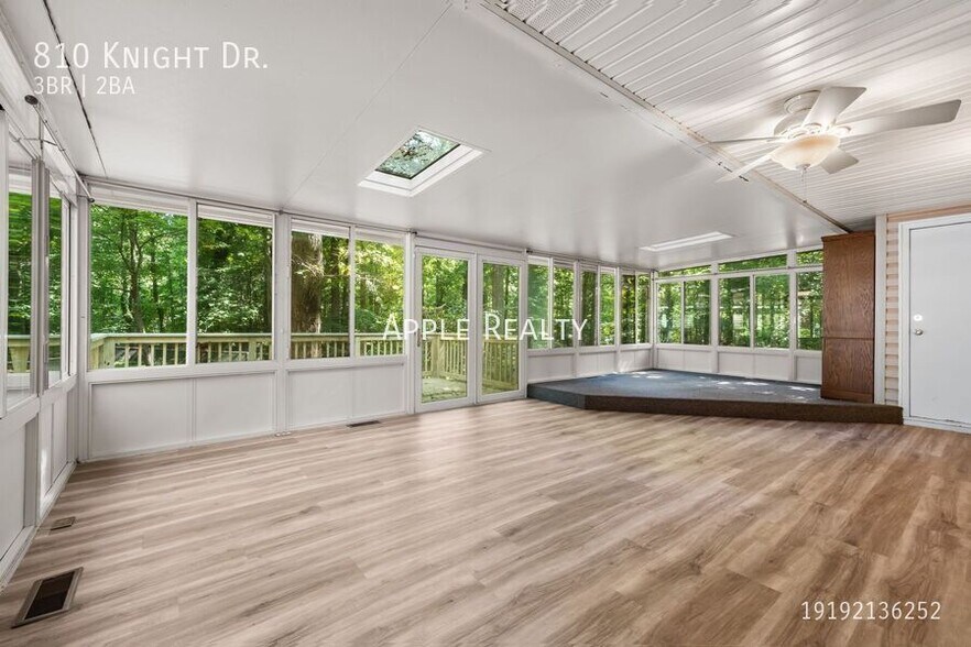 Building Photo - 810 Knight Dr