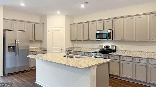 Building Photo - 104 Red Maple Wy