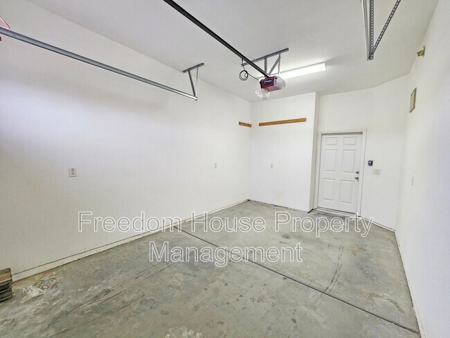 Building Photo - 1421 Star Rd