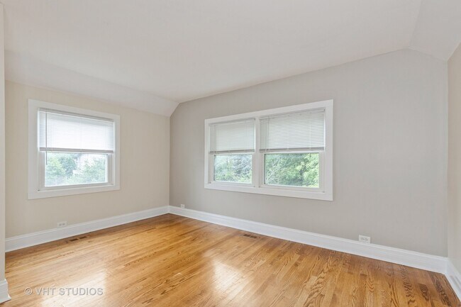 Building Photo - 621 Prairie Ave