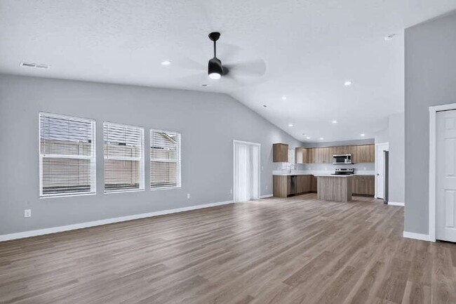 Building Photo - 297 N Madrone Ave